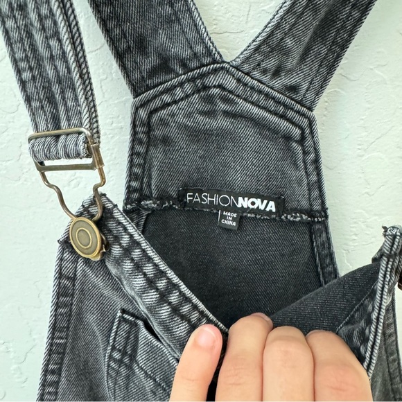 Fashion Nova Gray Black Washed Keep It Loose Wide Leg Denim Overalls Size 1 /XS - Picture 6 of 14
